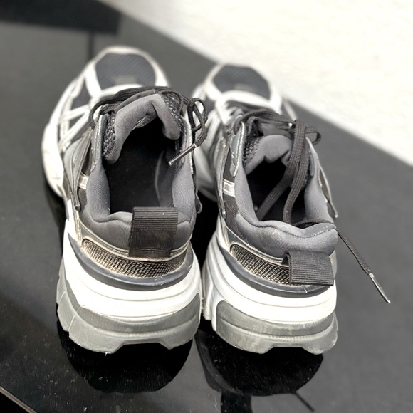 Nike V2K Run - Picture 2 of 5